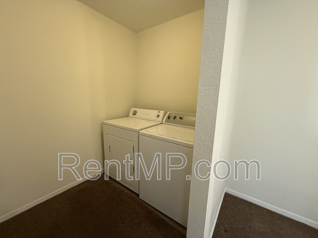 Building Photo - 1825 South Dr