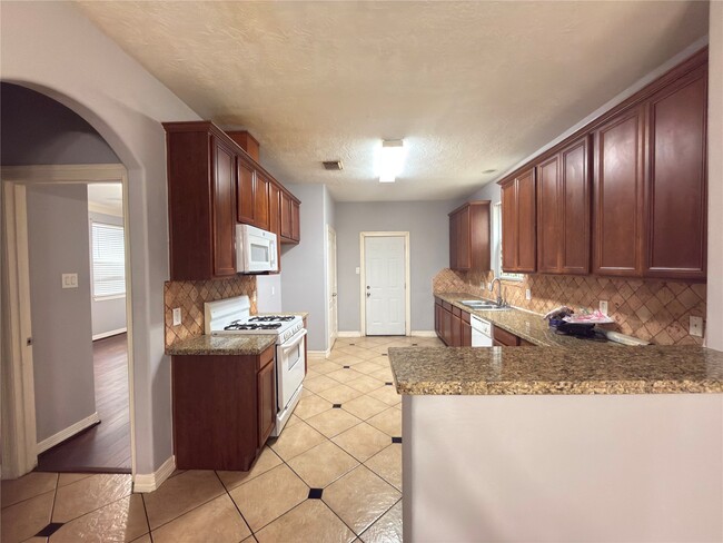 Building Photo - 10906 Panther Ct