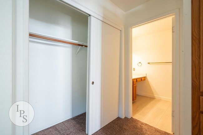 Building Photo - N.E. Fresno Home, 3BR/2BA, Blt 1988, POOL + Living & Family Rooms - Lots of Amenities!