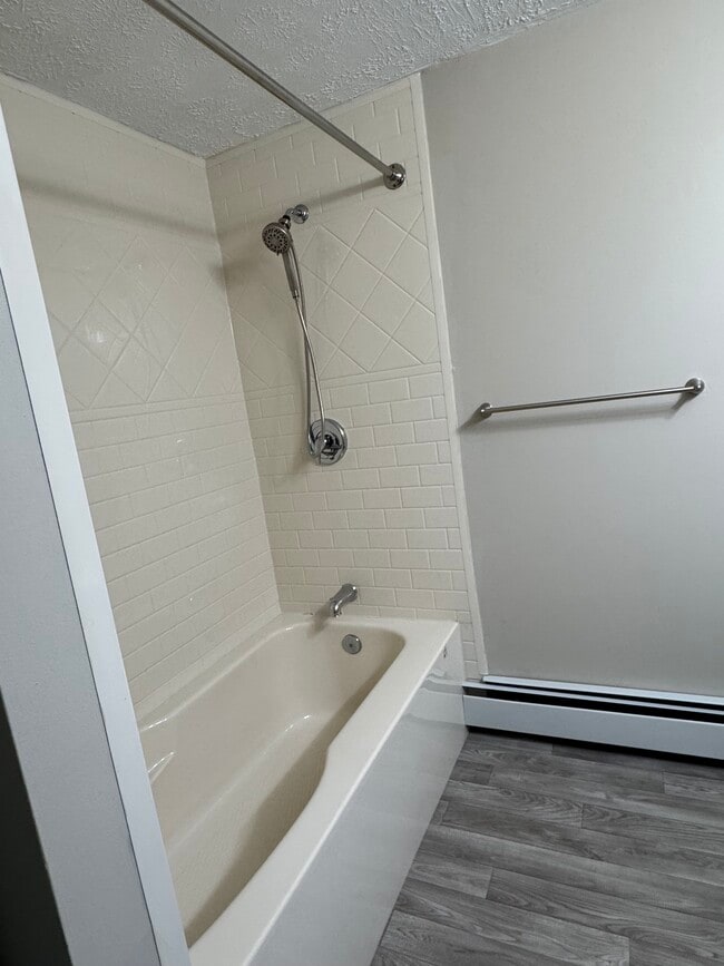 Building Photo - 94 Lewiston Rd