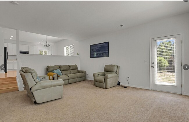 Building Photo - Long Realty & Property Management - Well Maintained 4 Bedroom Home in East Aurora