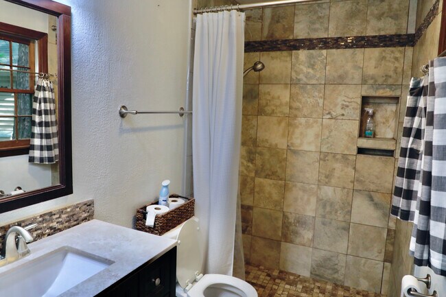 Building Photo - Founders Hill Haile Plantation