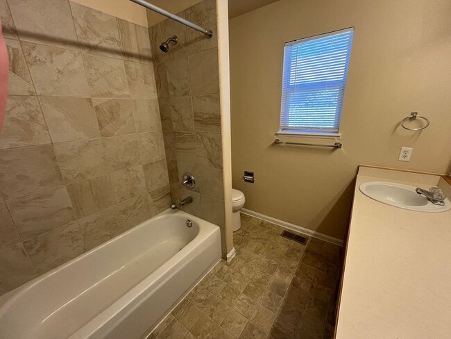 Building Photo - 3 bed/2.5 bath Available now! Milestone RES