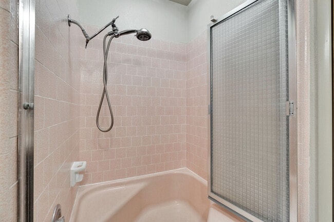 Building Photo - 1564 E Escalon Ave