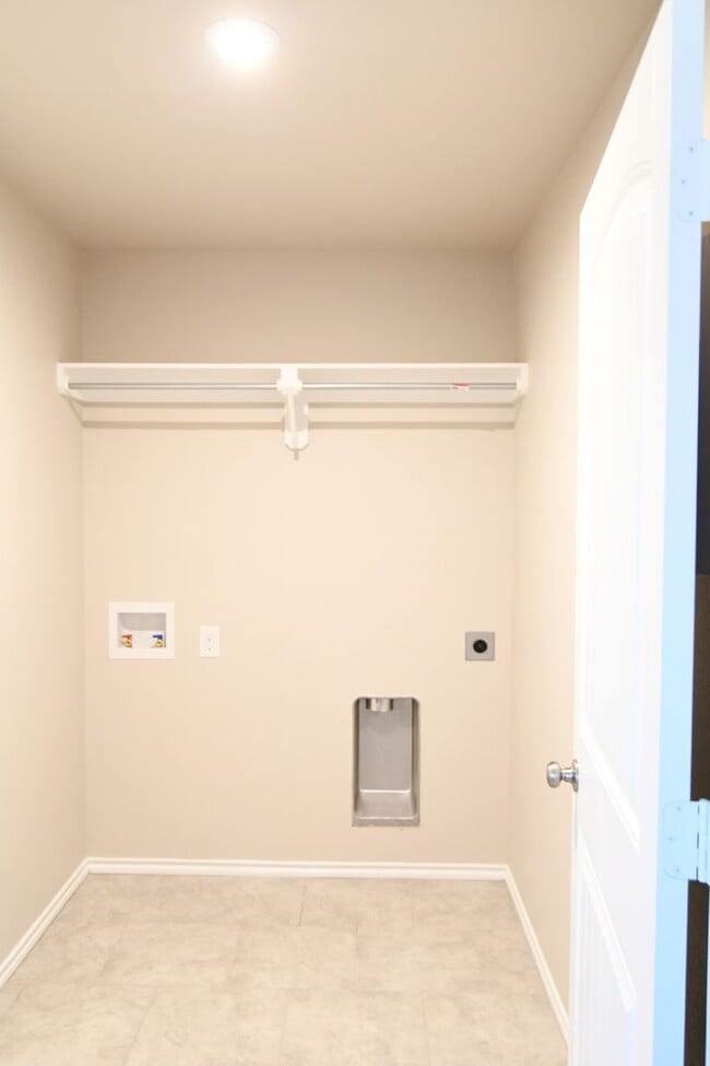 Building Photo - Beautiful Brand New Custom Brick Home 3 bed/ 2 bath/ 2 car garage Open Concept with huge backyard...