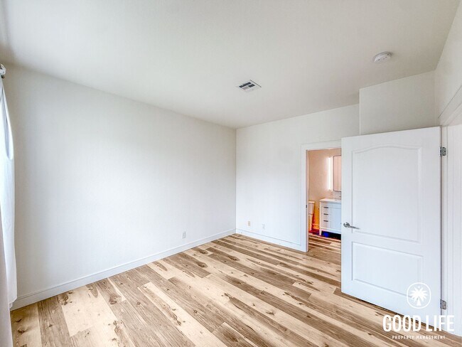 Building Photo - SD: Bright 1BD/1BA Condo in Carmel Valley with Pool, Private Balcony & In-Unit Laundry
