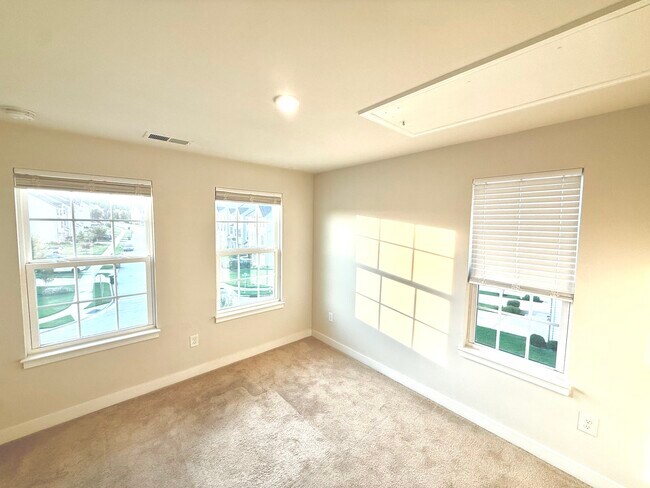 Building Photo - 234 Amber Acorn Ave