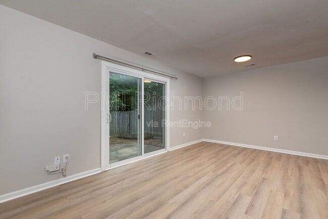 Building Photo - 1617 Congressional Ct
