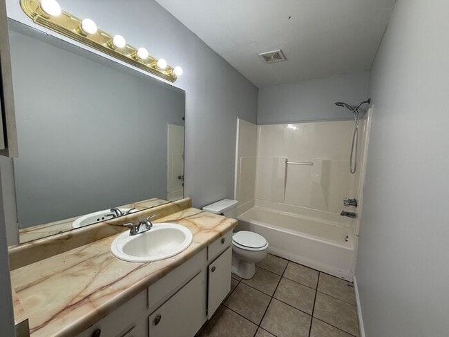 Building Photo - Gulf Breeze - Villa Woods - 2 bedroom, 1.5 bathroom