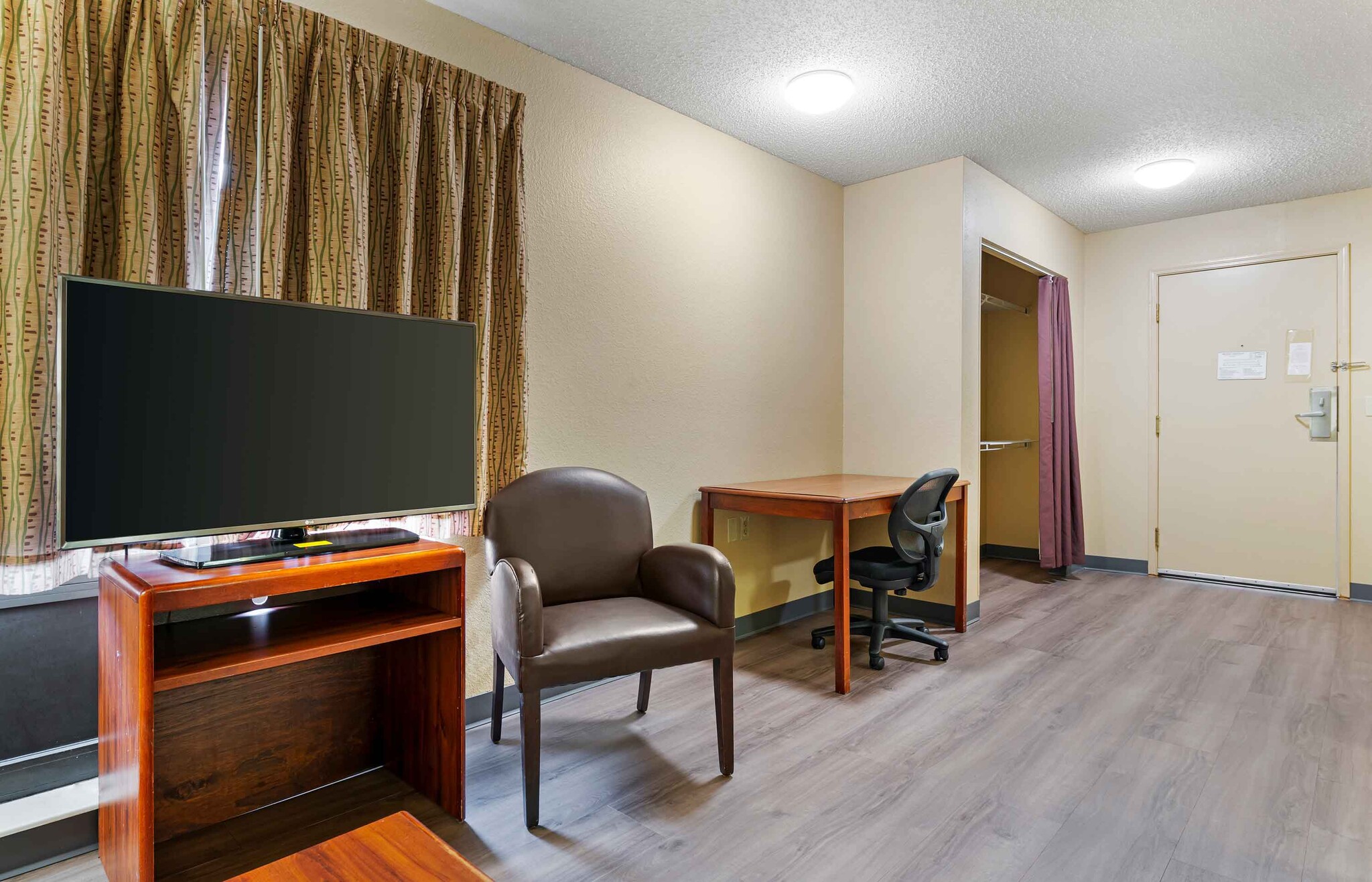 Building Photo - Furnished Studio-South Bend - Mishawaka - ...