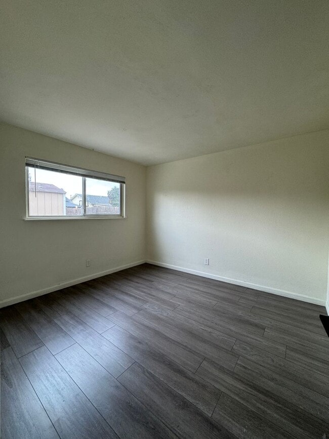 Building Photo - Spacious floor plans 3bedroom, 2bath in a ...