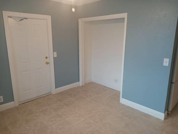 Building Photo - 1561 SW 30th St