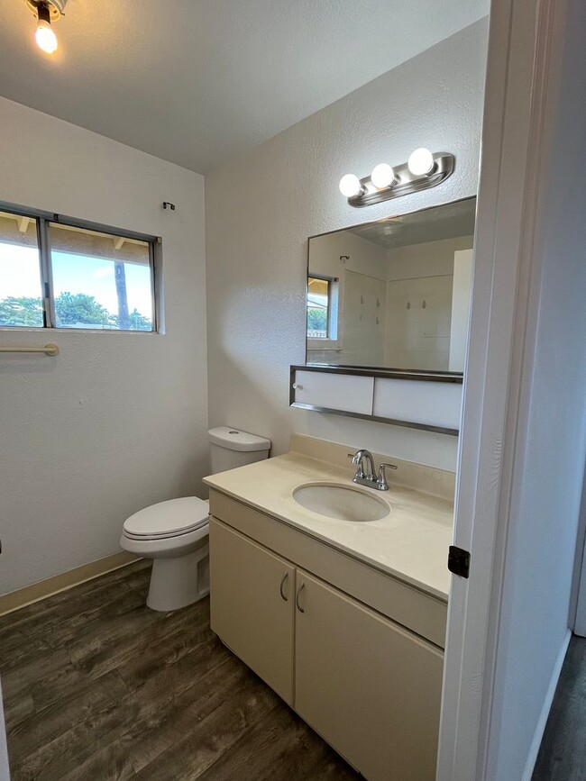 Building Photo - 4/2 SF Home in Royal Kunia!