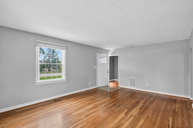 Building Photo - 4 Bedroom
