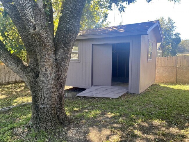 Building Photo - Available Now! 4 bed/2 bath in Harker Heights