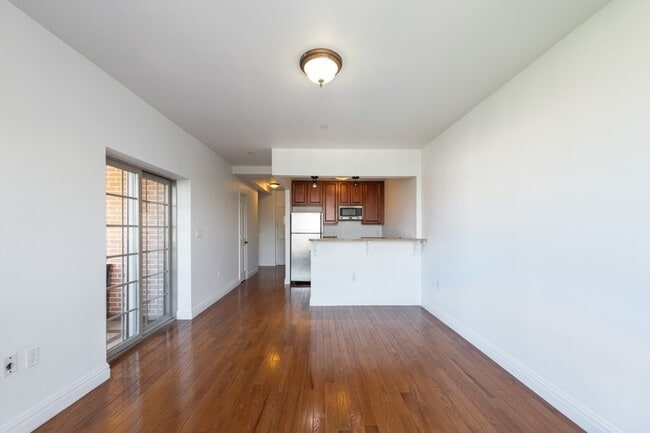 Building Photo - PERFECT ONE BEDROOM APT