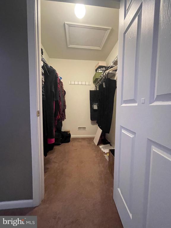 Building Photo - 821 Hinchley Run