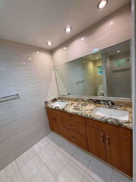 Building Photo - 5906 Graves Ave