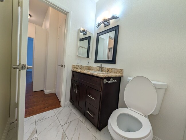 Building Photo - INVITING CONDO WITH OPEN FLOOR PLAN IN NORTHEAST LAS VEGAS