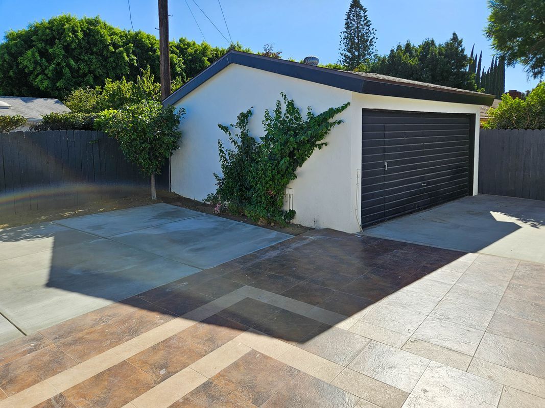 Building Photo - 12948 Lull St