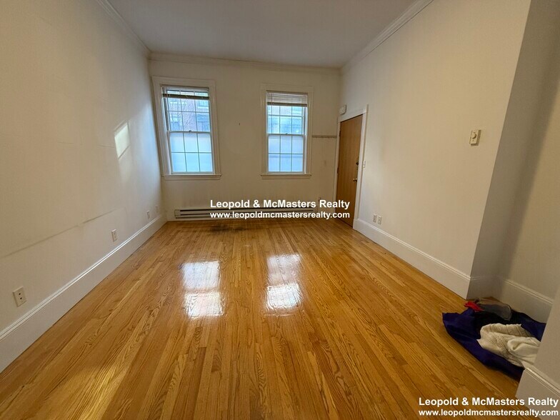 Building Photo - 80 West Cedar St