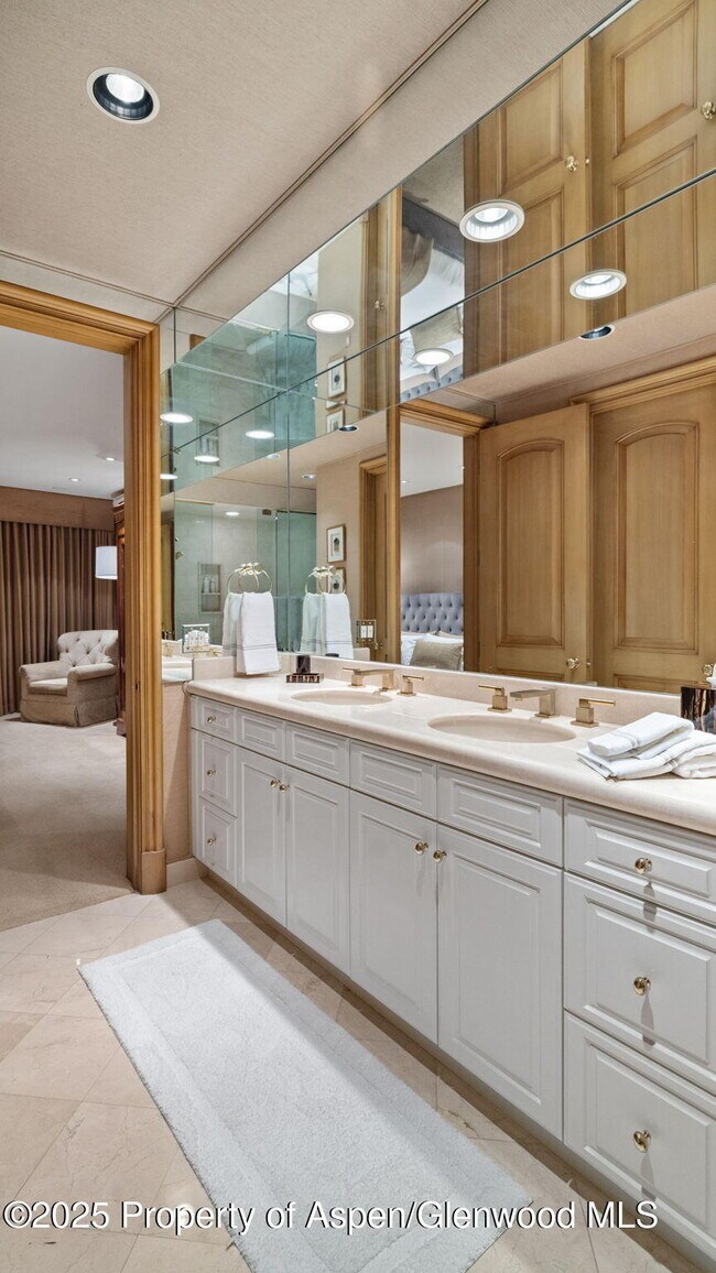 Building Photo - 715 Willoughby Way