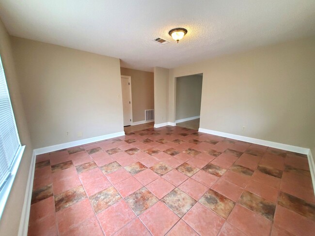 Building Photo - 9640 Gross St