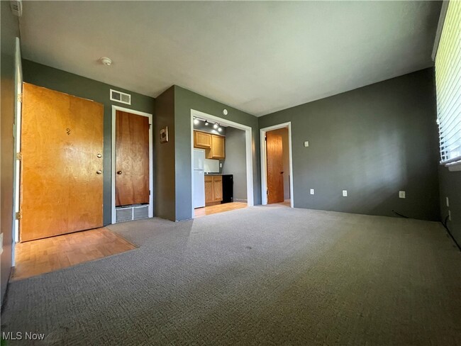 Building Photo - 1379 Barlow Rd