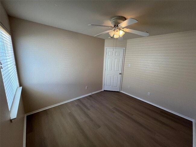Building Photo - 513 Crater Lake Dr