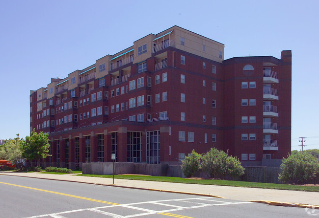 Building Photo - The Horizons at Paragon Park