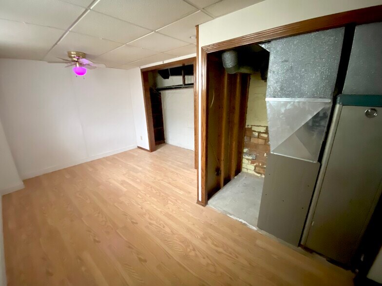 Building Photo - 837 Parkview St NE