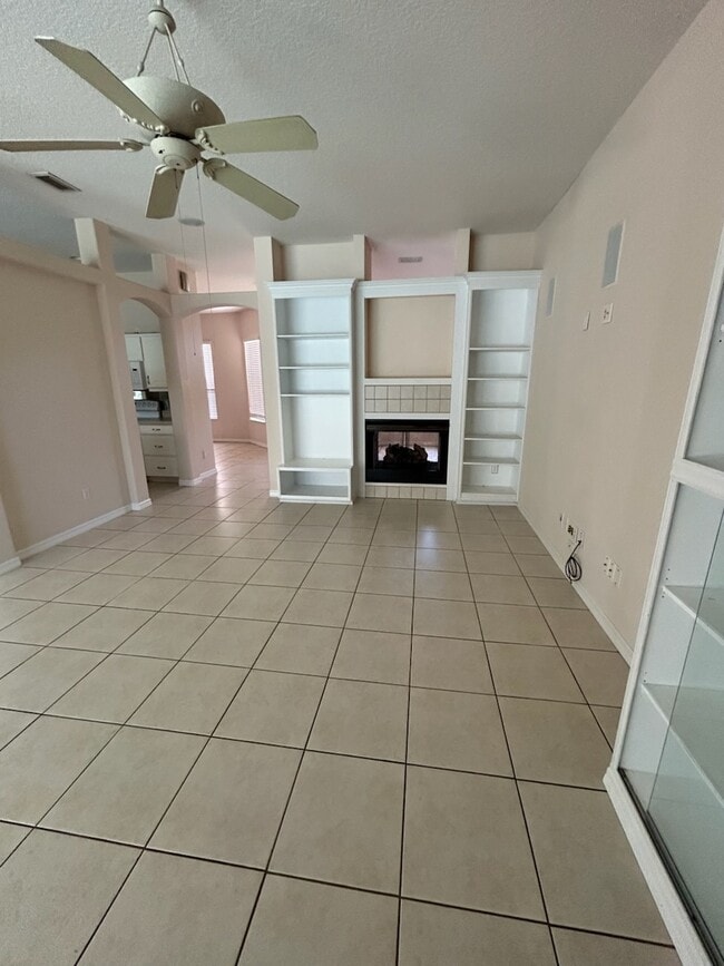 Building Photo - 90 Buschman Dr