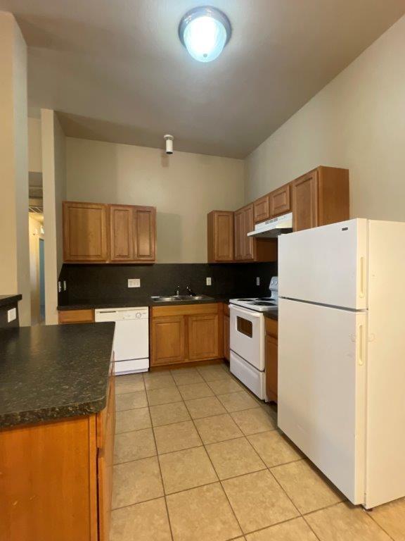 Building Photo - 3631 Vanguard Dr