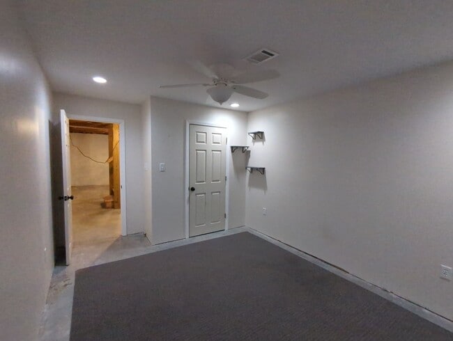 Building Photo - 513 Woodcroft Dr