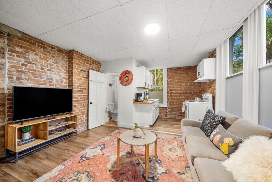 Building Photo - 242 Mccormick Pl