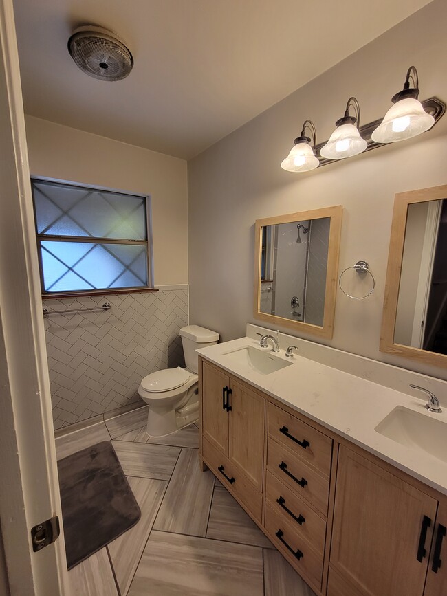 Building Photo - 2910 Wacos Dr