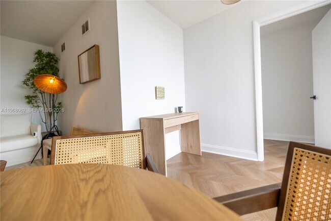 Building Photo - 1255 Collins Ave