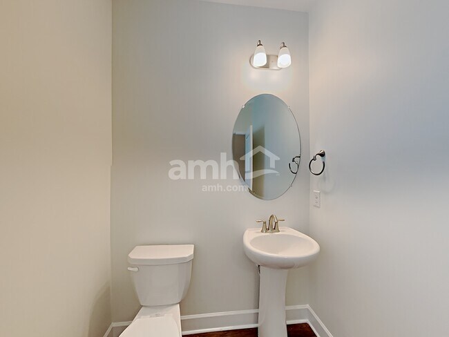 Building Photo - 4513 Tarpon Dr