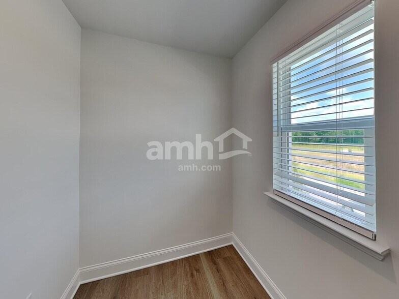 Building Photo - 108 Punderson Dr