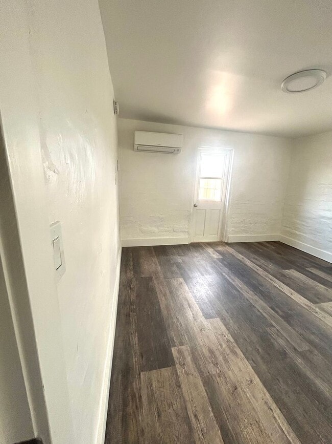 Building Photo - 6623 La Luna Ave