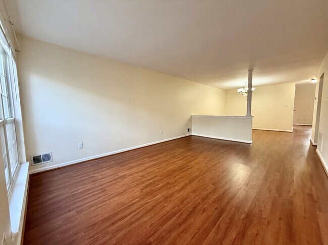 Building Photo - 306 Pimlico Way