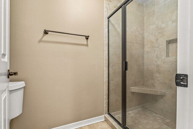 Building Photo - 4/2 Cantonment Property in Kings Road Neig...