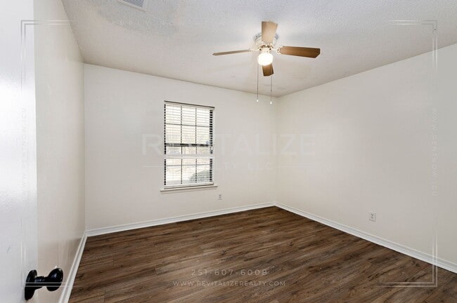 Building Photo - Beautifully Renovated 3 Bed 2 Bath Home in Theodore