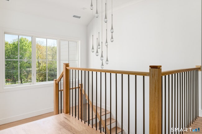Building Photo - 68 Dearfield Dr