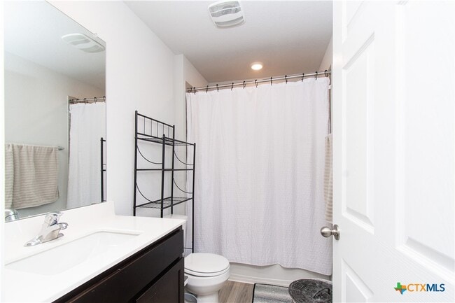 Building Photo - 1719 Cedrus Dr