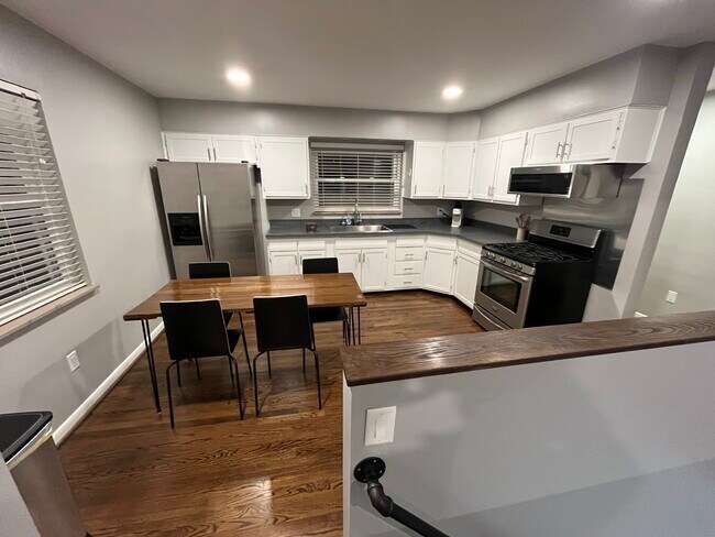 Building Photo - 1246 Hillcrest Ct