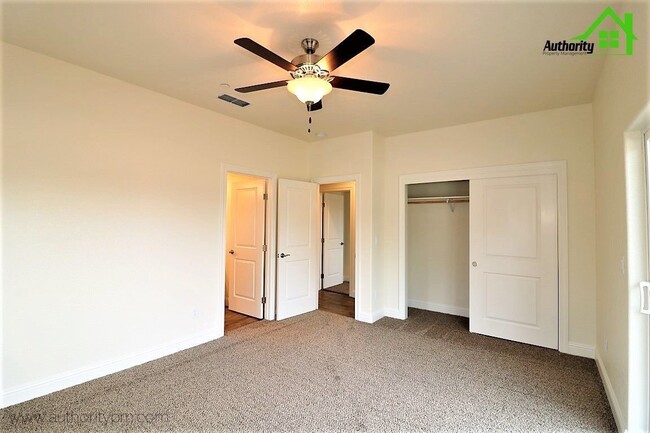 Building Photo - 2530 Rainbow Ln