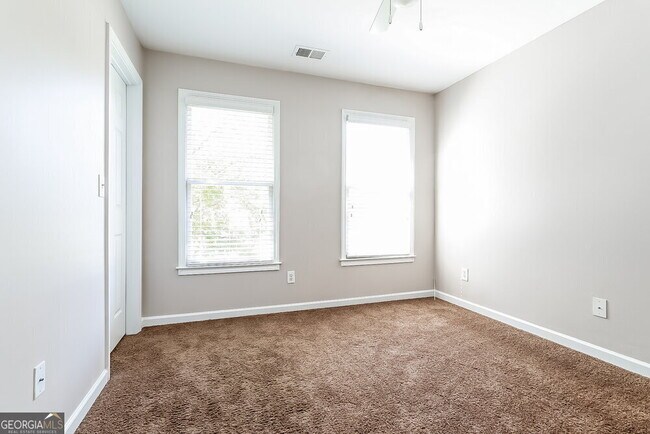 Building Photo - 2965 Lenora Springs Dr
