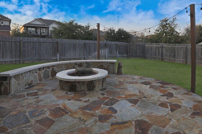 Building Photo - 2300 Dovetail St