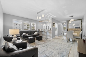 Building Photo - 624 Orton Ave